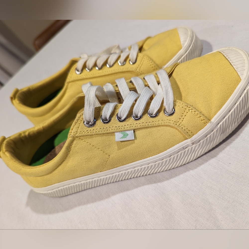 Cariuma OCA Low Yellow Canvas Sneakers, Women's 10/Men's 8.5